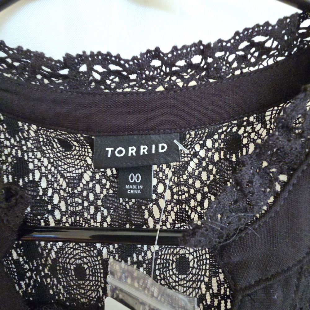 NWT - Torrid Black Lace Detail Women's Top - Picture 4 of 7